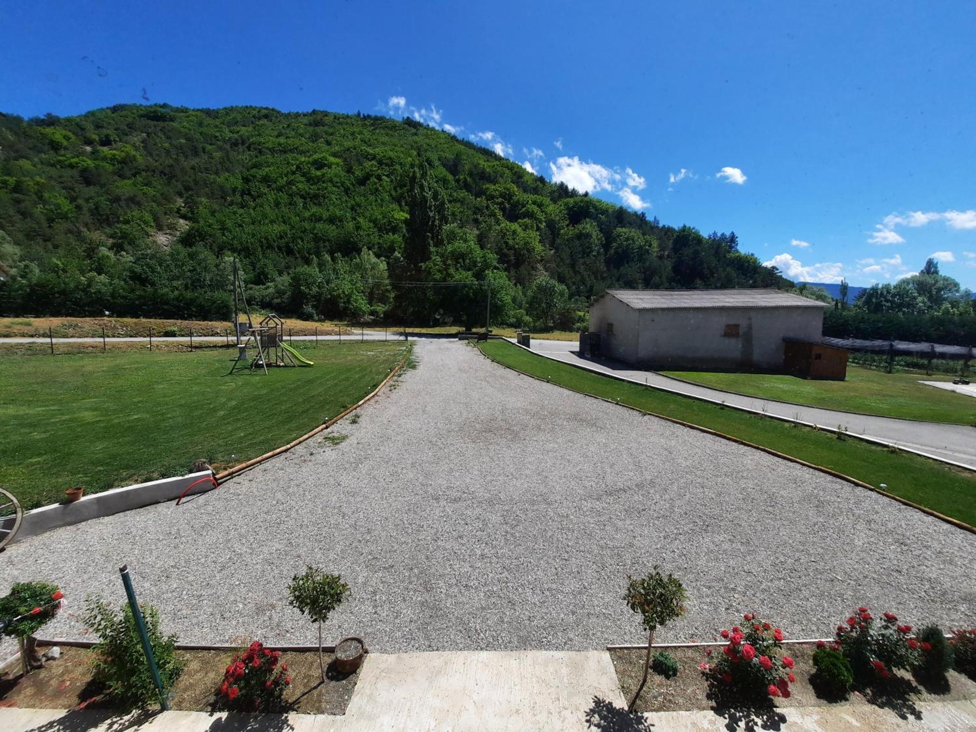 Bed and Breakfast Le Petit Begou Saint-Auban-d'Oze Екстер'єр фото